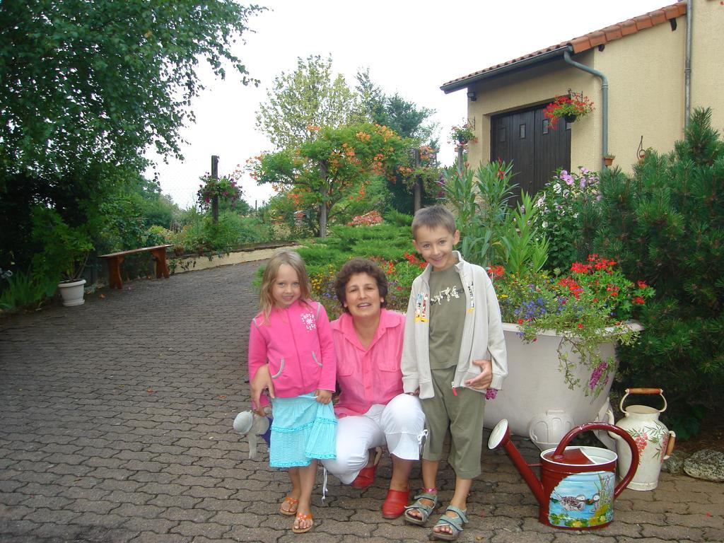 Hotel-Logis La Coraline Gannat Exterior photo