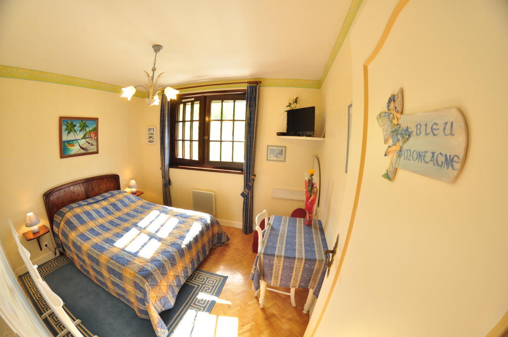 Hotel-Logis La Coraline Gannat Room photo