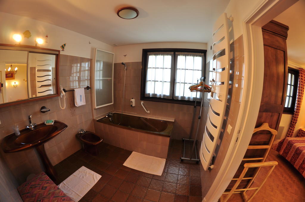 Hotel-Logis La Coraline Gannat Room photo